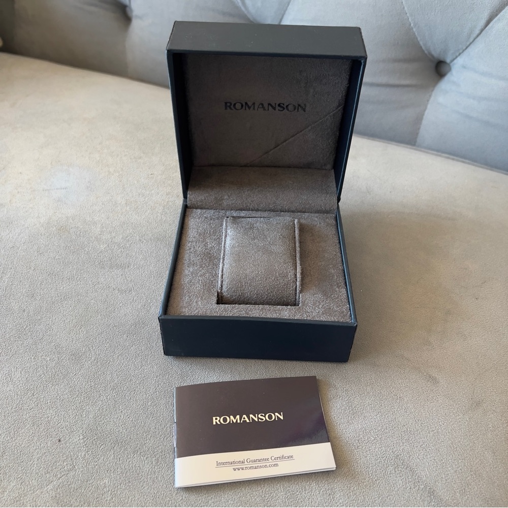 ROMANSON Watch Box + Filled Certificate
4.40 x 4.40 x 2.75 inches